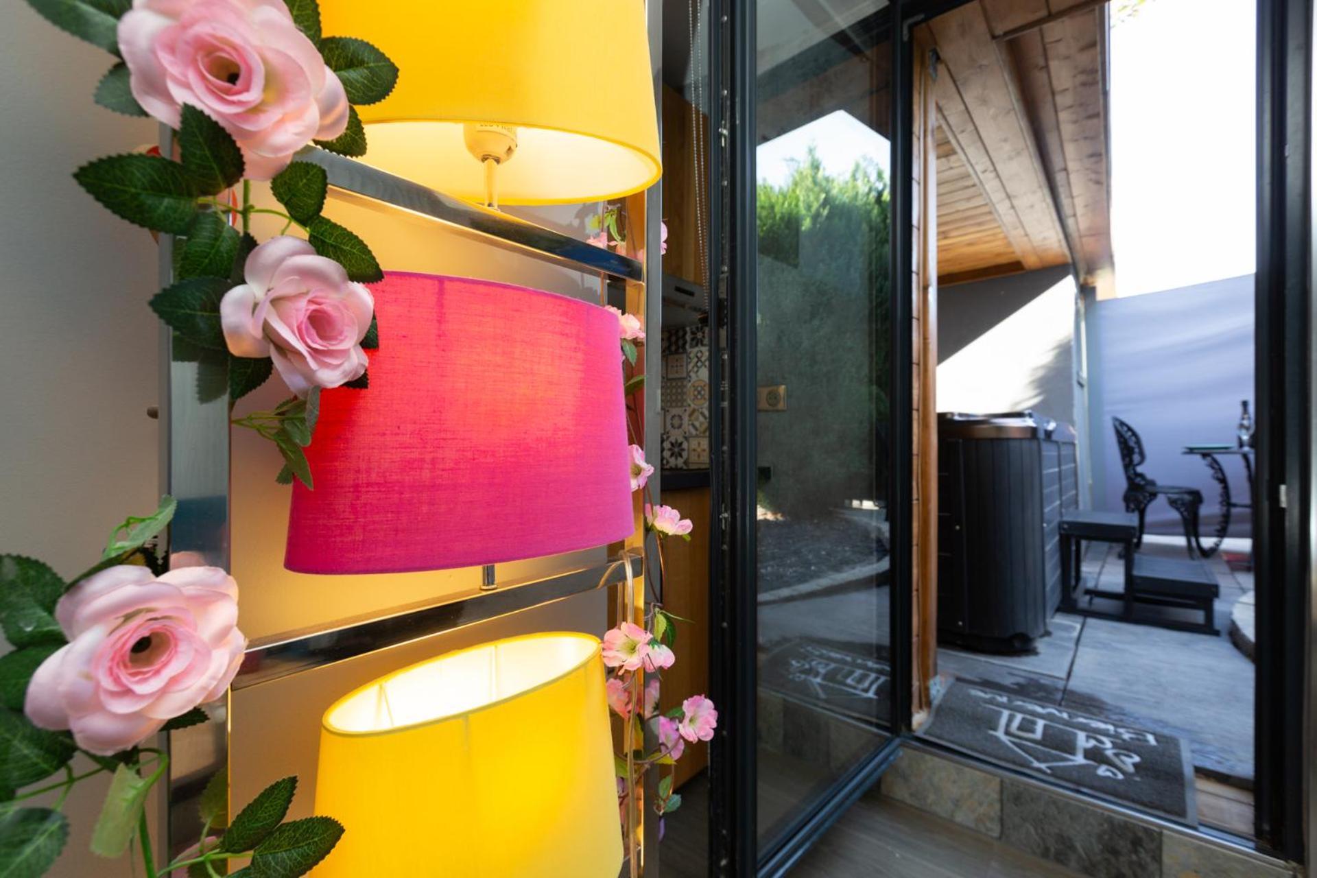 Gites Spa Strasbourg - Studio Romantique, Jacuzzi, Sauna, Terrasse Privee Furdenheim Exterior photo