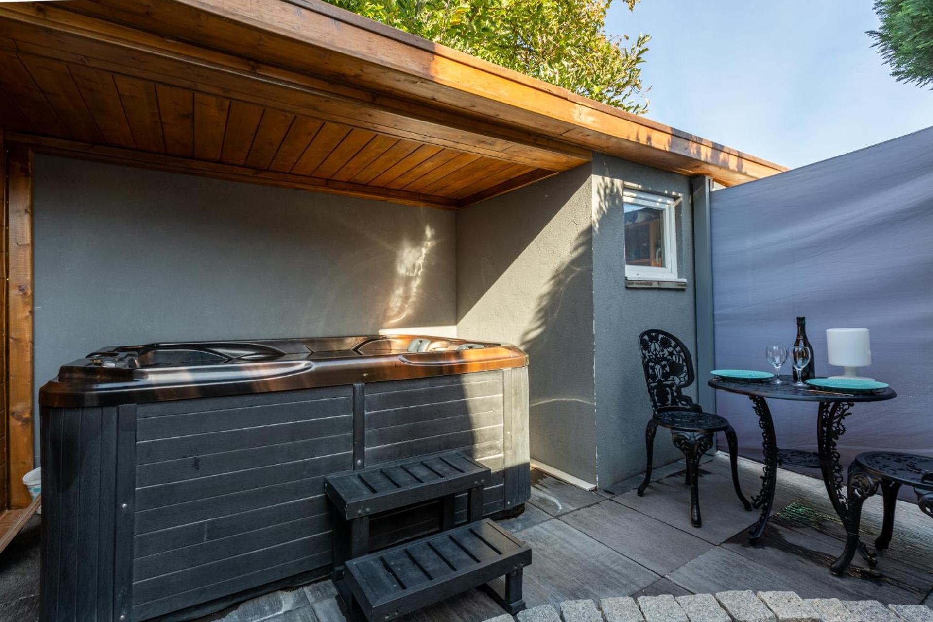 Gites Spa Strasbourg - Studio Romantique, Jacuzzi, Sauna, Terrasse Privee Furdenheim Exterior photo